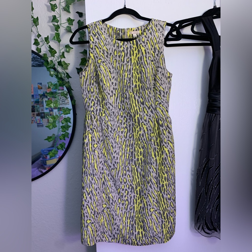 Adorable lined shift dress with pockets